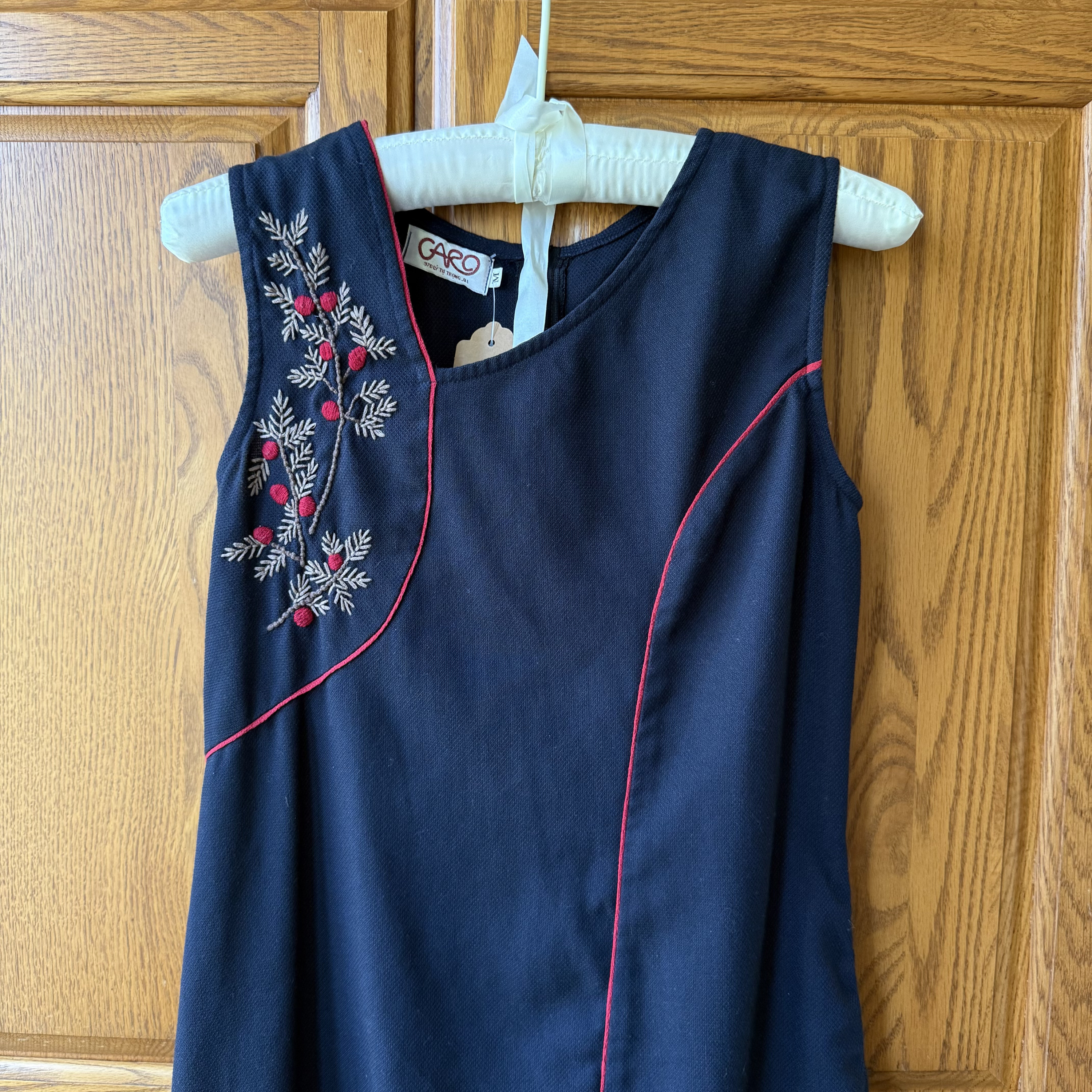 Vintage Black Embroidered Berry Branch Shift Dress